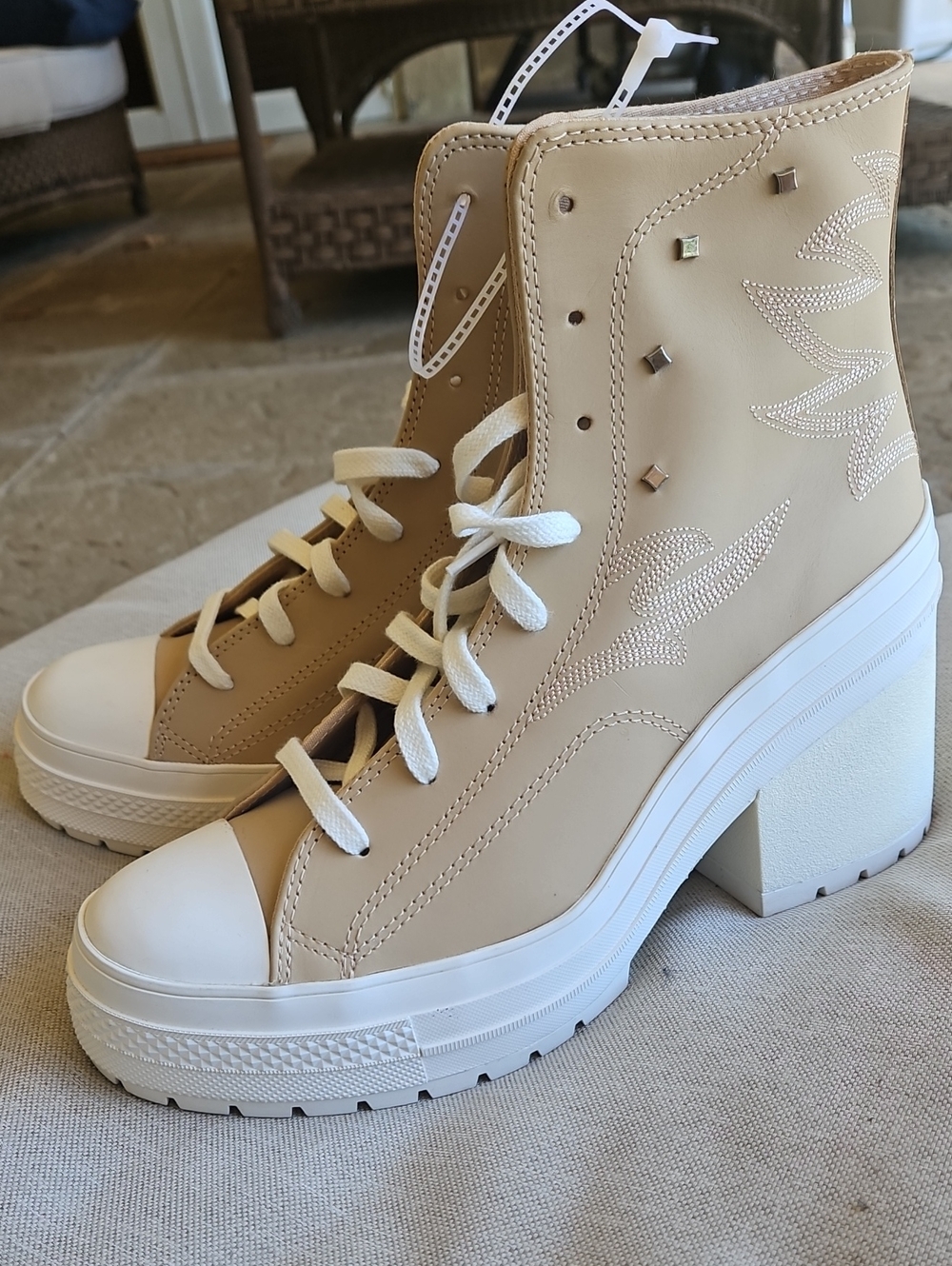 CONVERSE Chuck 70 De Luxe Heel Platform Western Glam Leather Lace-up Boot Quarry - Picture 3 of 14